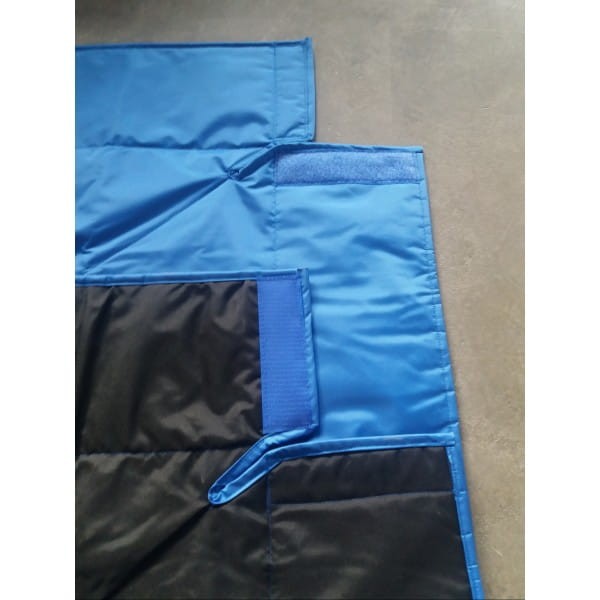 Izolacja wykonana z odbijającego ciepło aluminium.